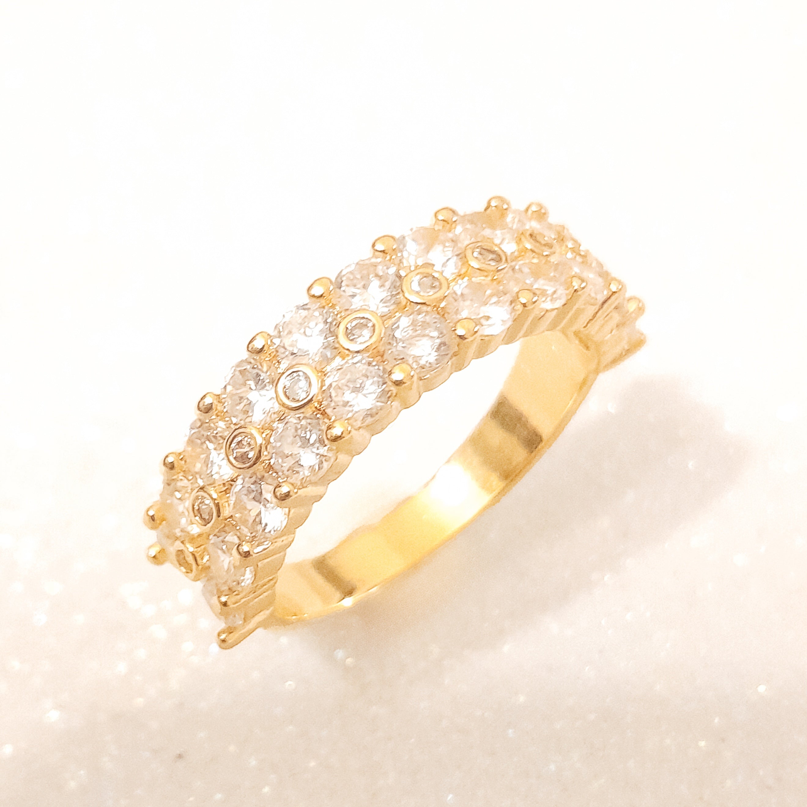 Meia Aliança Bride com Fileira Dupla de Zircônias Banho de Ouro