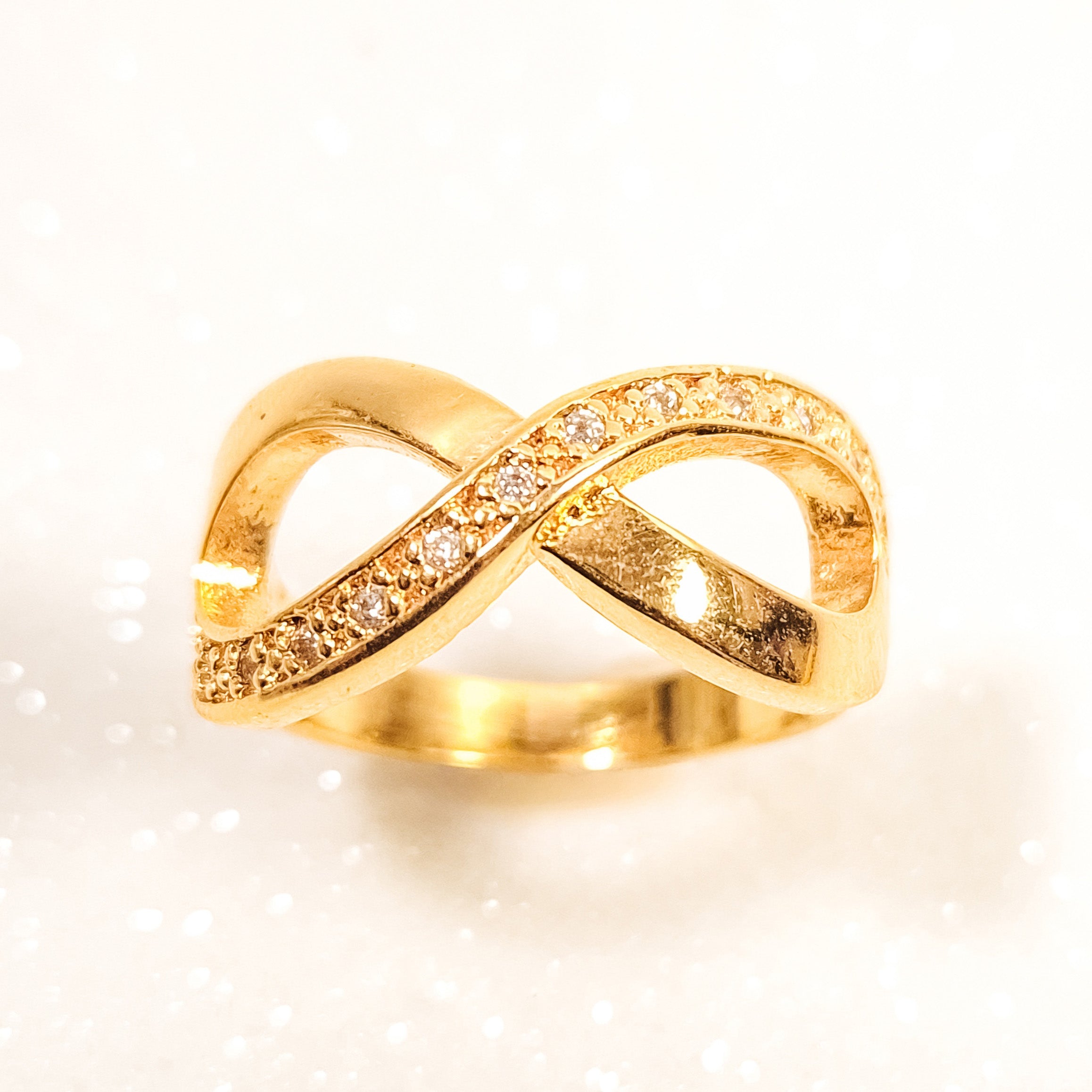 Anel Infinito Com Zircônias Banho De Ouro
