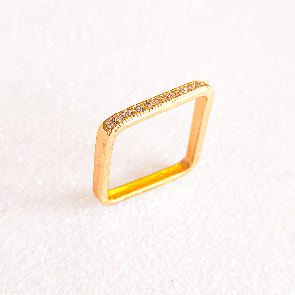 Anel Quadrado com Zircônias Banho de Ouro