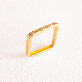 Anel Quadrado com Zircônias Banho de Ouro