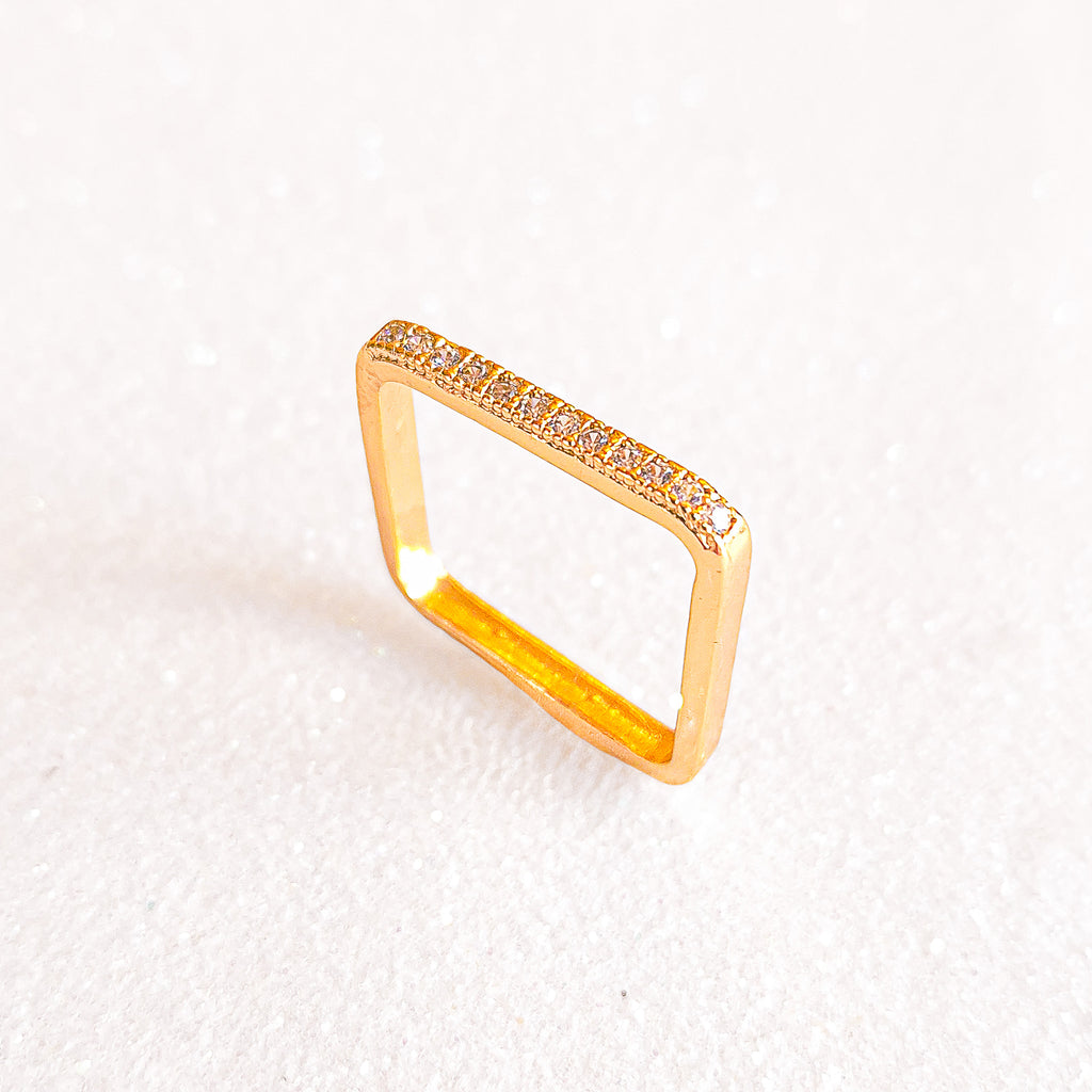 Anel Quadrado com Zircônias Banho de Ouro