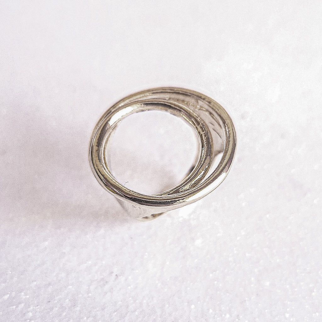 Anel Espiral Vazado Banho de Ródio