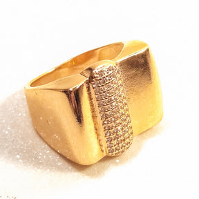 Anel Chic com Zircônias Banho de Ouro