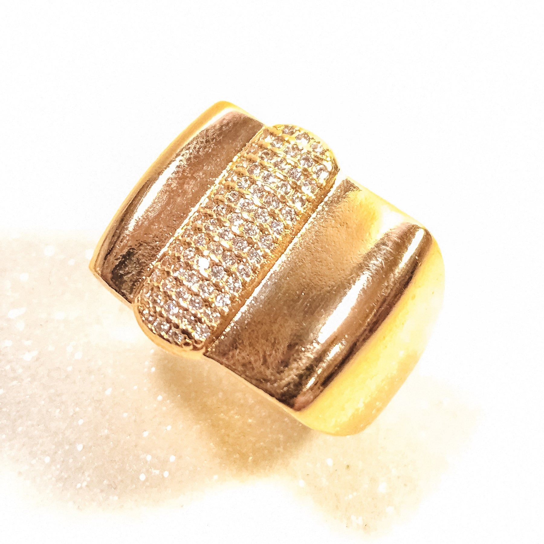 Anel Chic com Zircônias Banho de Ouro