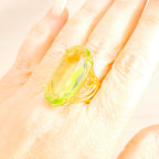 Anel Oval Com Quartzo Verde Limão Banho De Ouro