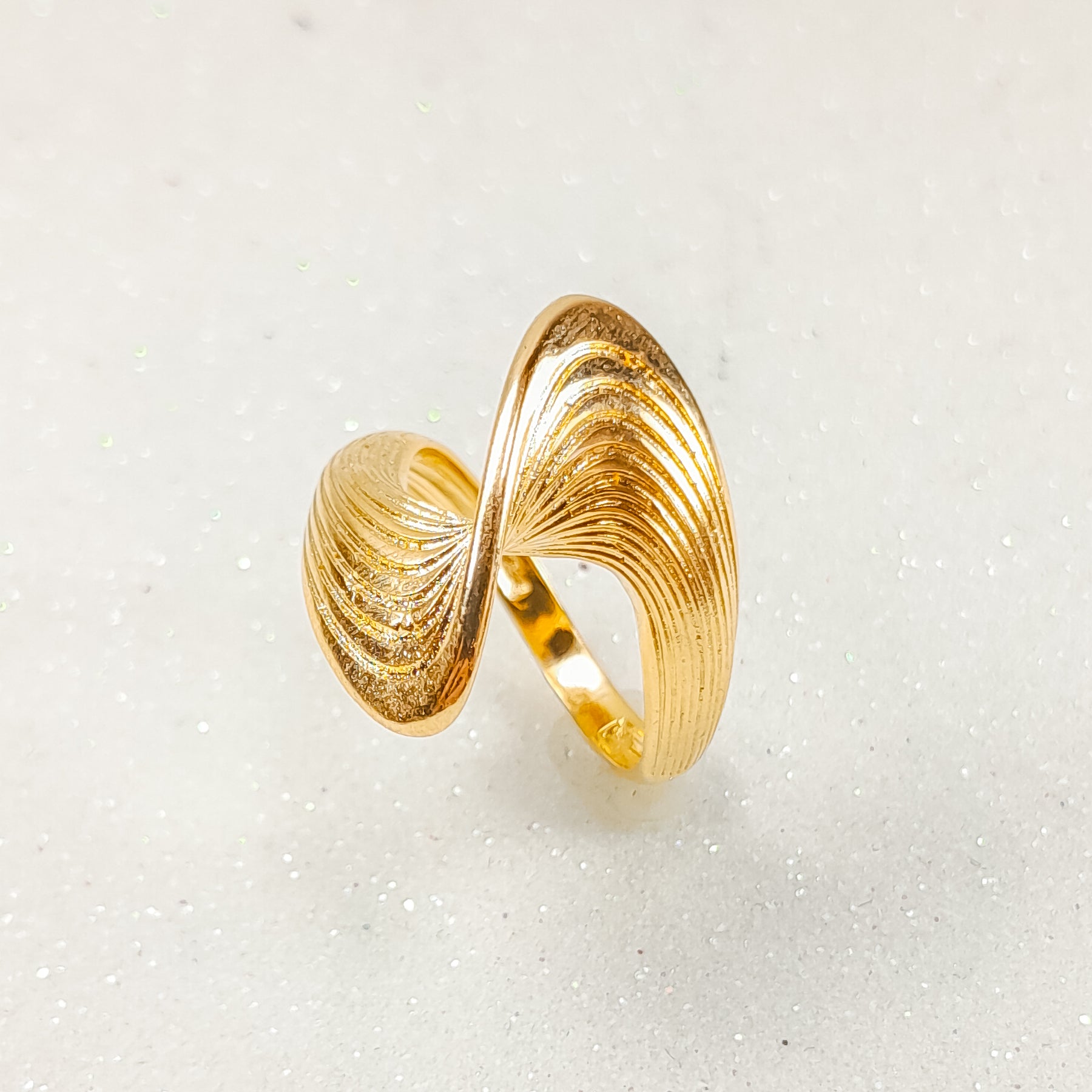 Anel Waves Banho De Ouro