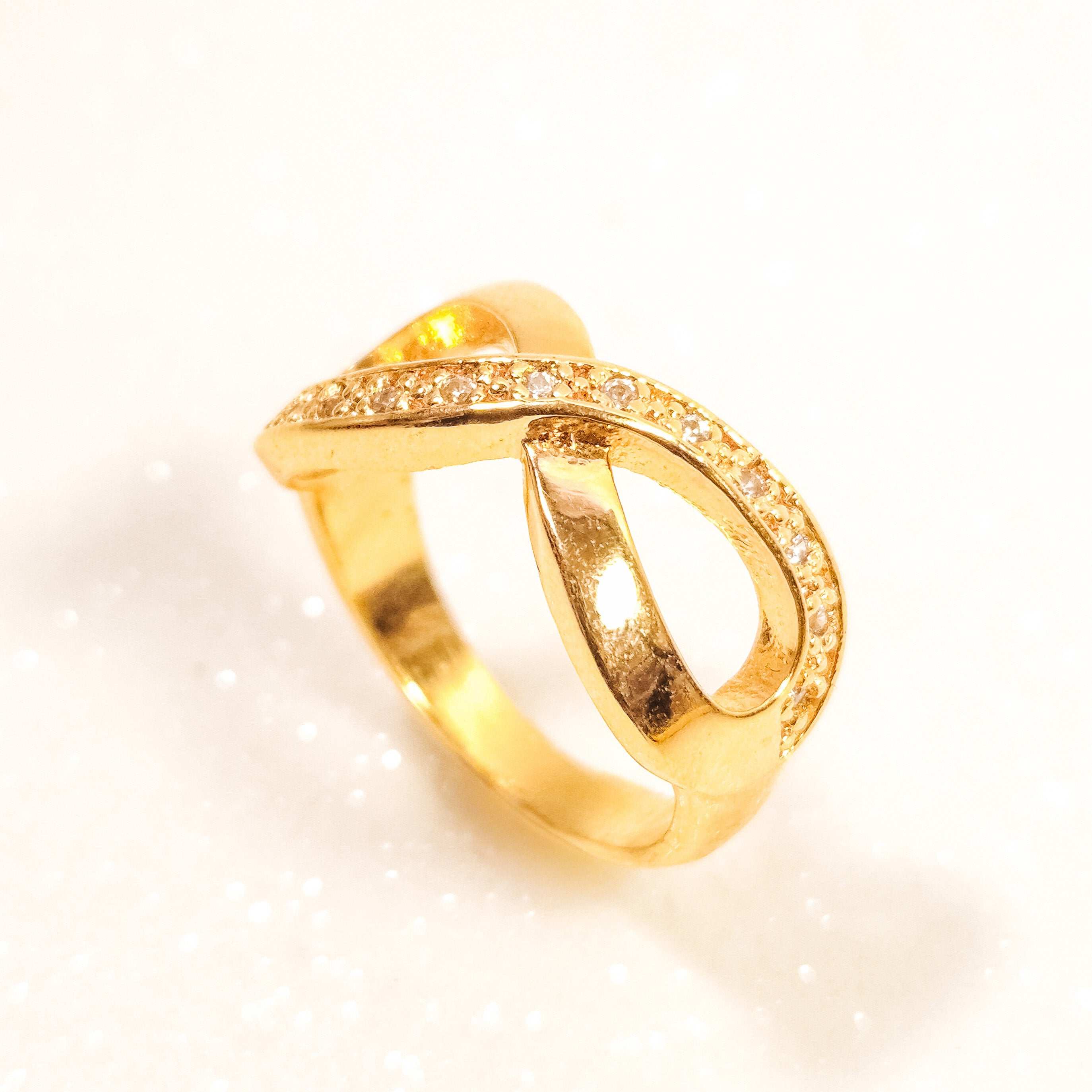 Anel Infinito Com Zircônias Banho De Ouro