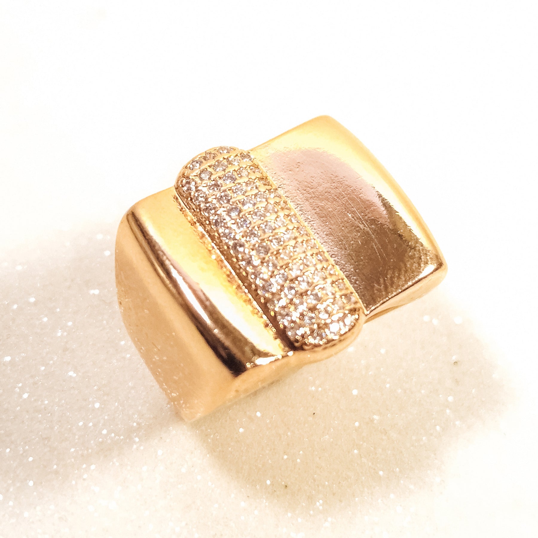 Anel Chic com Zircônias Banho de Ouro